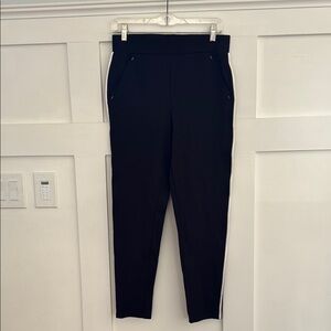 Hue Pull On Women's Black Pants